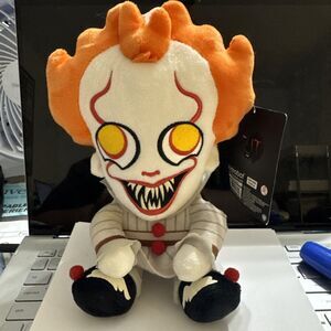 NECA IT (Pennywise) - Sitting Pennywise Phunny Plush~Stephen King